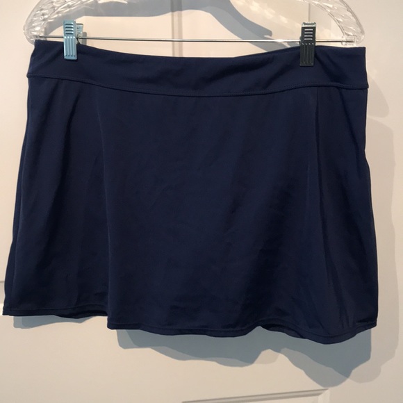 St. John’s Bay Tankini with swim skirt. - Picture 4 of 6